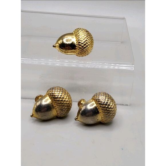Vintage 1960s Gold Tone Acorn Brooch & Screw Back Earrings Set Patent 3176475 - Picture 1 of 10